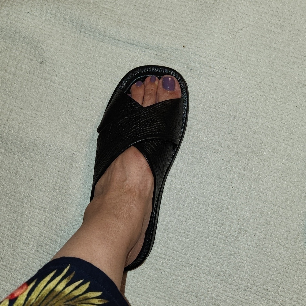Picapy black pebbled leather criss-cross sandals